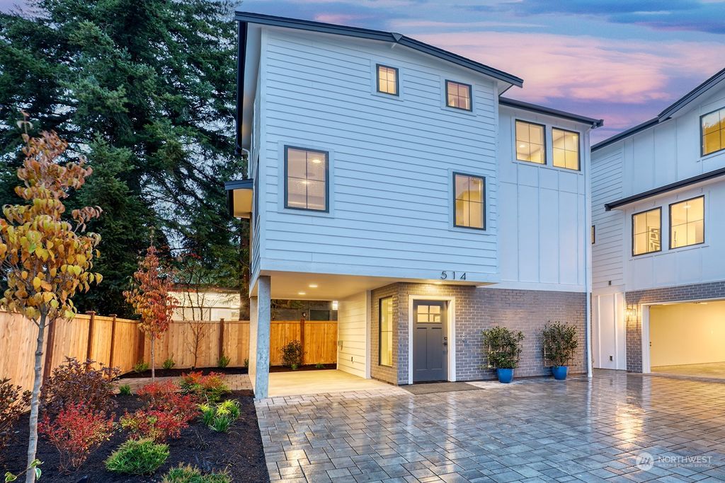 Photo of 514 16th Avenue W, Kirkland, WA 98033 (MLS # 2190135)