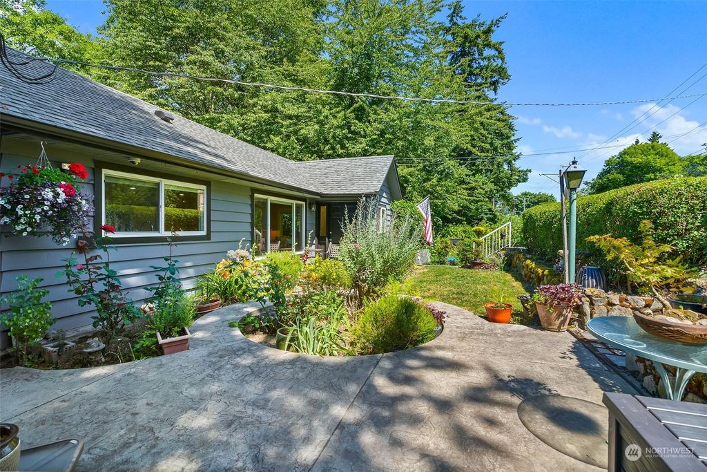 Photo of 622 SW 158th Street, Burien, WA 98166 (MLS # 2135177)
