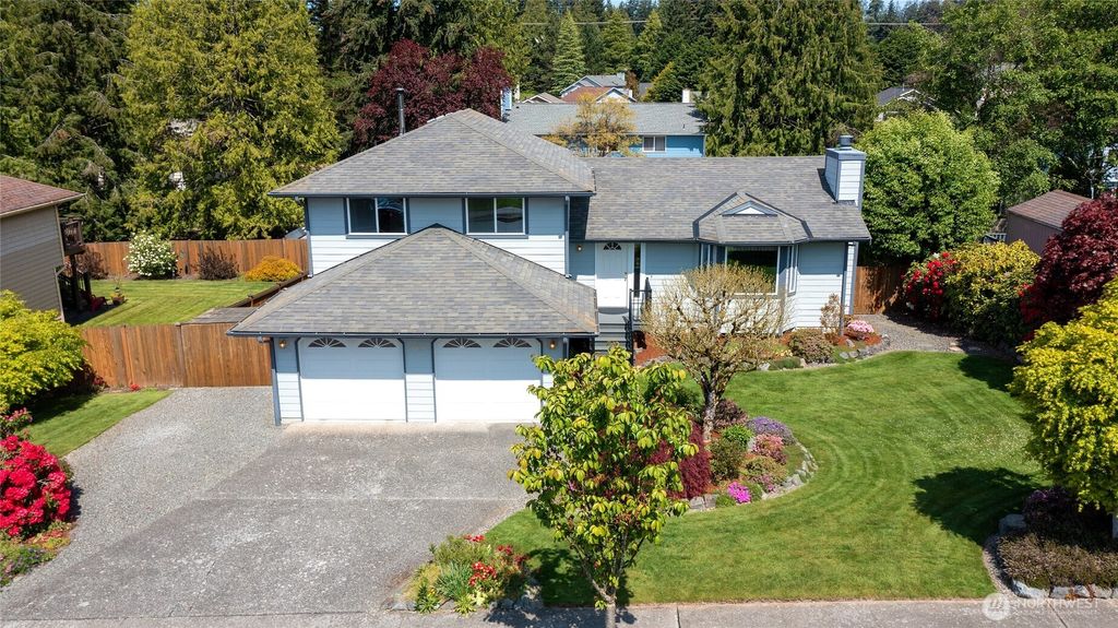 Photo of 5515 170th Place SW, Lynnwood, WA 98037 (MLS # 2369521)