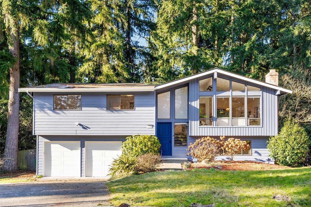 Photo of 17104 NE 86th Court, Redmond, WA 98052 (MLS # 2326420)