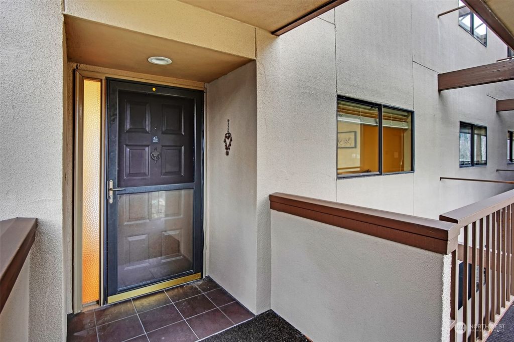 Photo of 601 S 227th Street #307N, Des Moines, WA 98198 (MLS # 2186124)