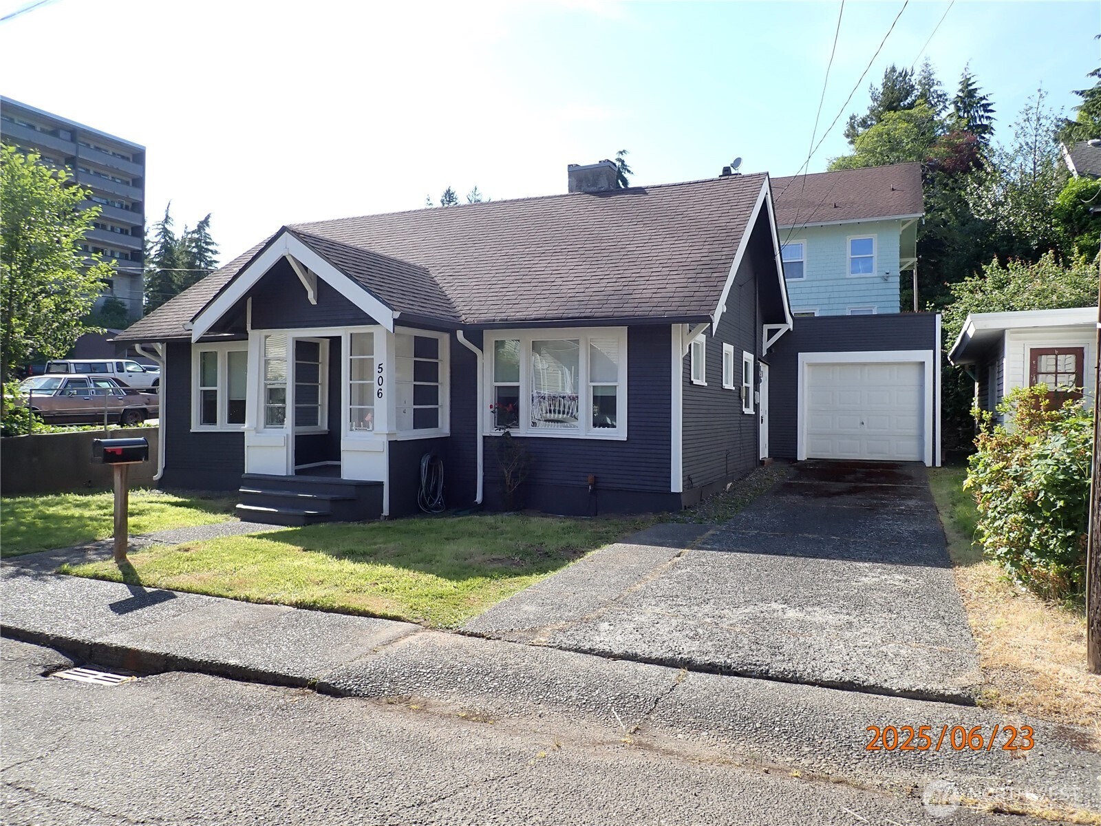 506 E 5th Street