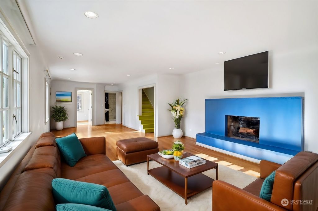 Photo of 6508 31st Avenue NE, Seattle, WA 98115 (MLS # 2278007)