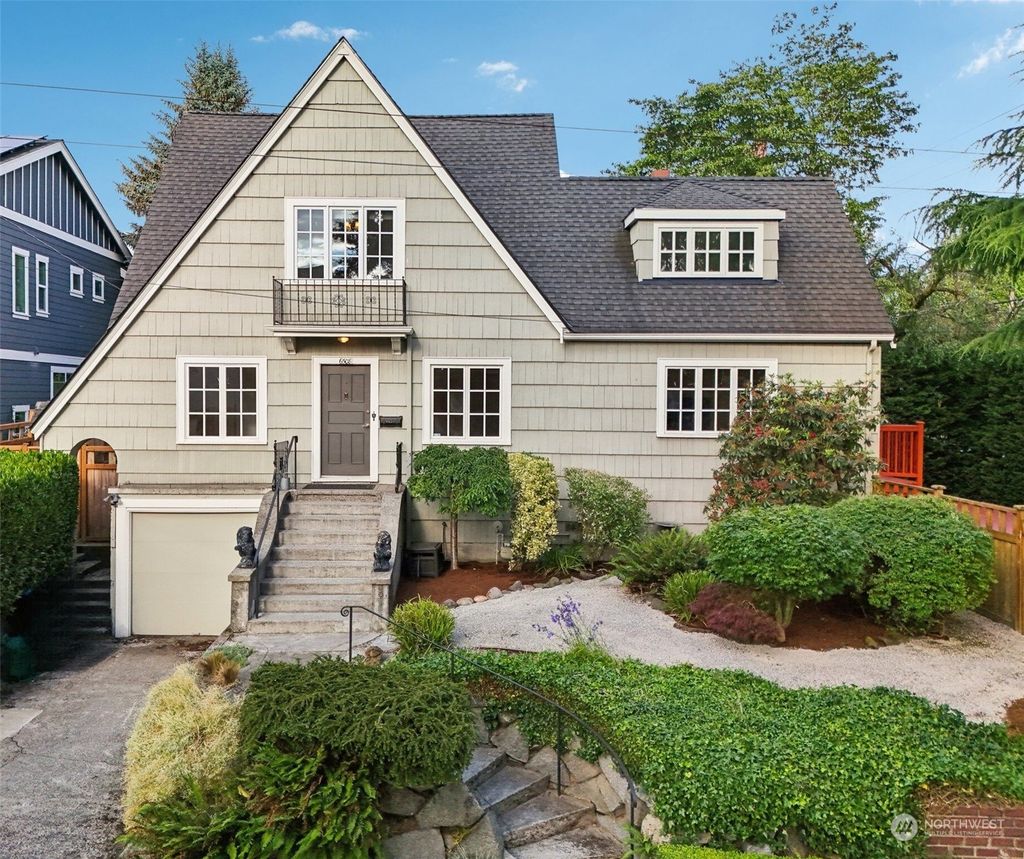 Photo of 6508 31st Avenue NE, Seattle, WA 98115 (MLS # 2278007)