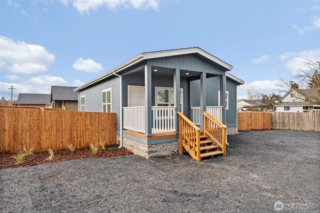 Photo of 1257 SW Elzina Street, Chehalis, WA 98532 (MLS # 2463319)