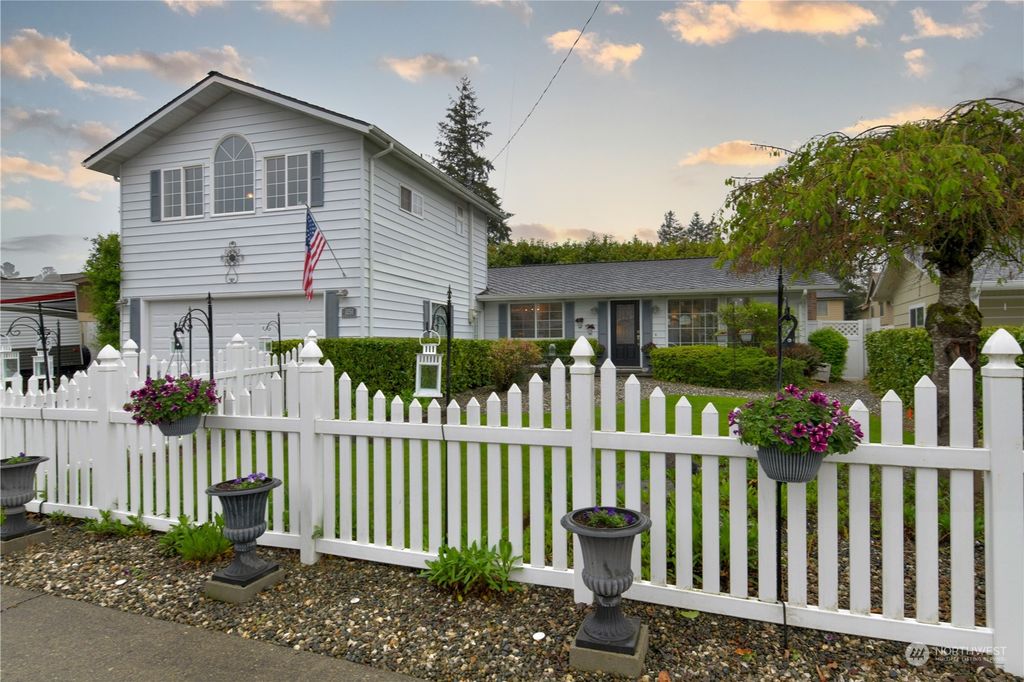 Photo of 1151 Redmond Avenue NE, Renton, WA 98056 (MLS # 2208128)