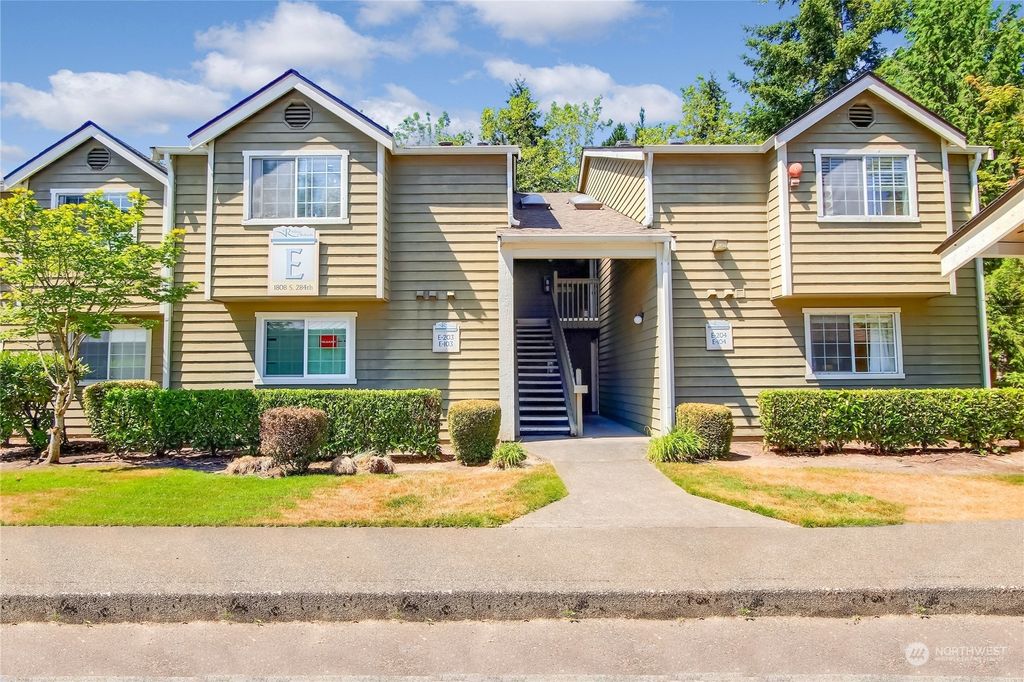 Photo of 28300 18th Avenue S #E104, Federal Way, WA 98003 (MLS # 2266928)