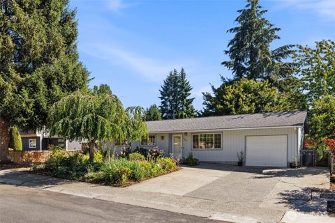 Photo of 15827 NE 110th Street, Redmond, WA 98052 (MLS # 2572408)