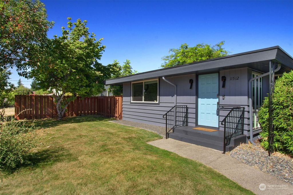 Photo of 11512 27th Place SW, Burien, WA 98146 (MLS # 2305853)