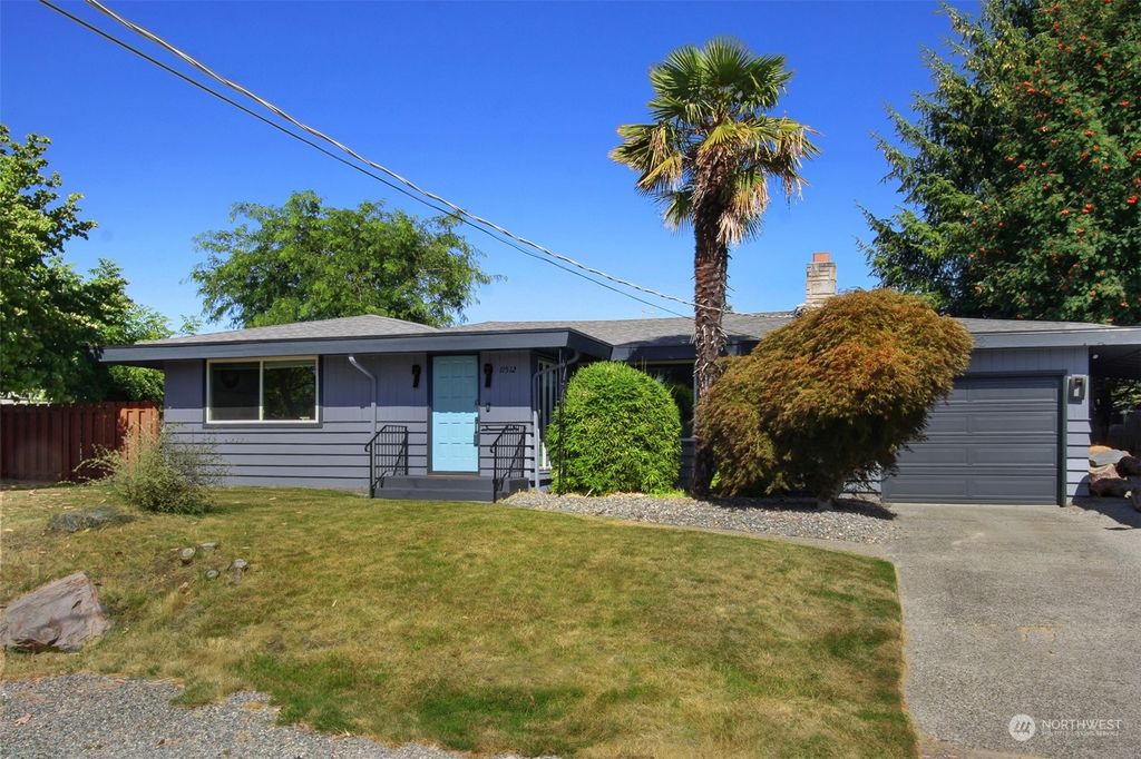 Photo of 11512 27th Place SW, Burien, WA 98146 (MLS # 2305853)