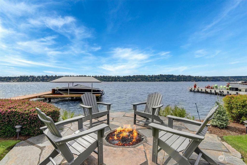 Photo of 13157 Holmes Point Drive NE, Kirkland, WA 98034 (MLS # 2279686)