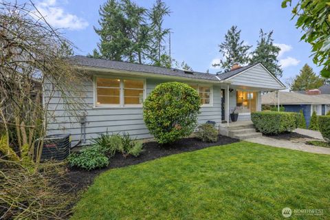 Photo of 2527 72nd Avenue SE, Mercer Island, WA 98040 (MLS # 2483659)