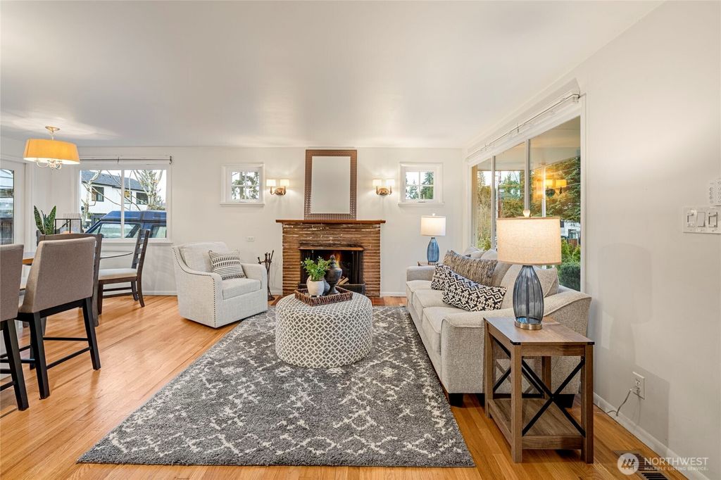 Photo of 2527 72nd Avenue SE, Mercer Island, WA 98040 (MLS # 2483659)