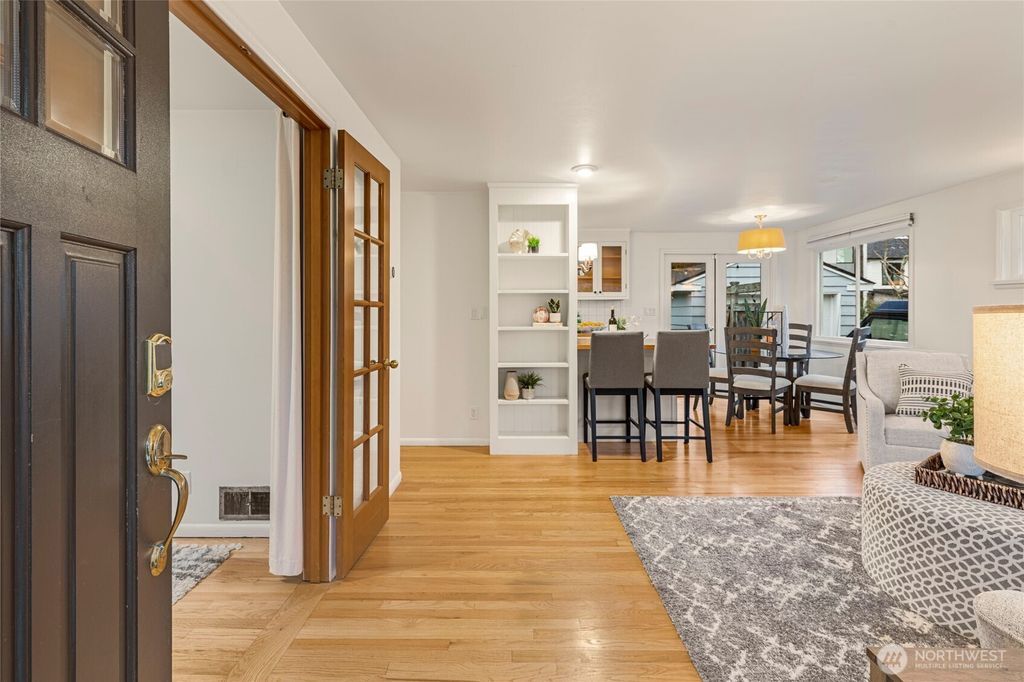 Photo of 2527 72nd Avenue SE, Mercer Island, WA 98040 (MLS # 2483659)