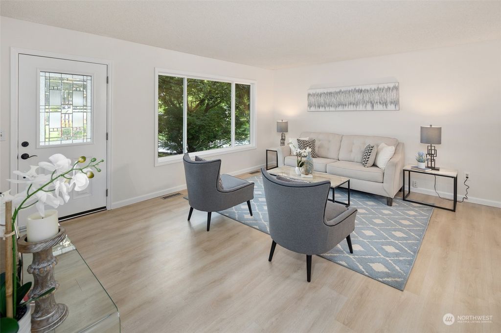 Photo of 12233 NE 137th Place, Kirkland, WA 98034 (MLS # 2244390)