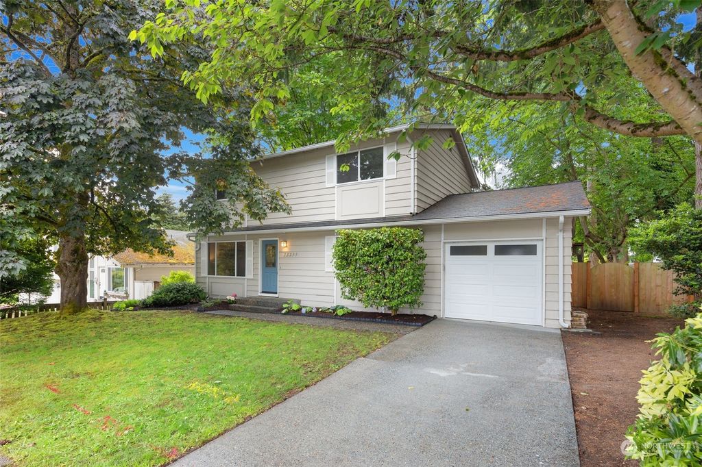Photo of 12233 NE 137th Place, Kirkland, WA 98034 (MLS # 2244390)