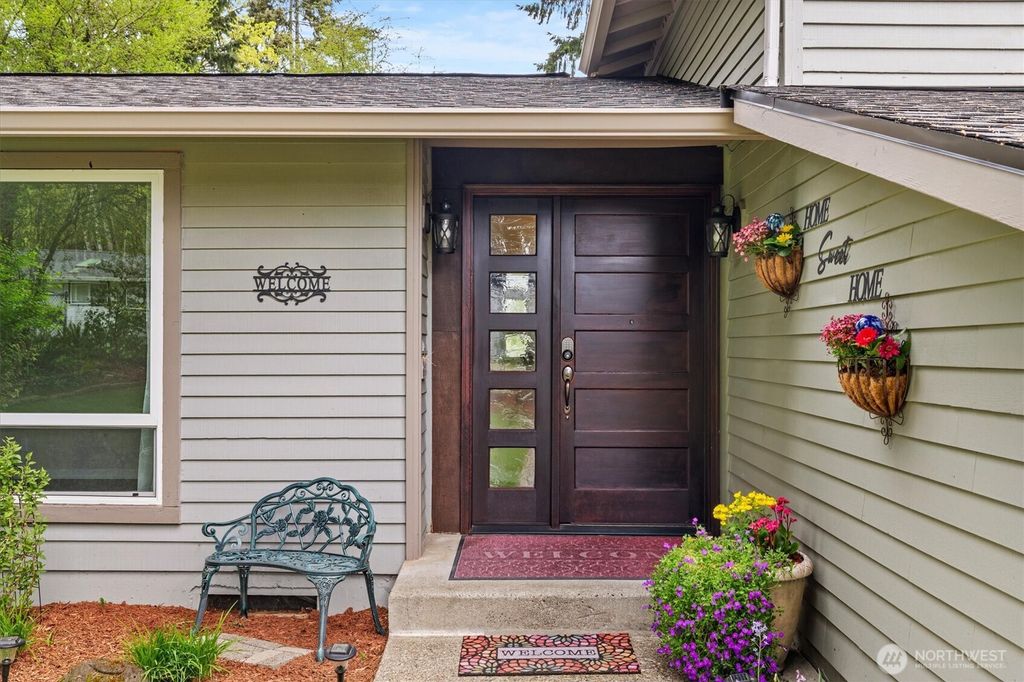 Photo of 17632 SE 123rd Place, Renton, WA 98059 (MLS # 2510094)