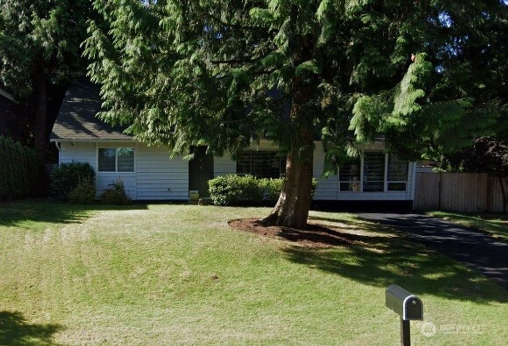 Photo of 11611 NE 74th Street, Kirkland, WA 98033 (MLS # 2510920)