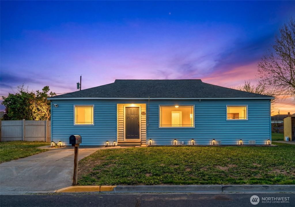 Photo of 523 SW K St. St, Quincy, WA 98848 (MLS # 2508021)