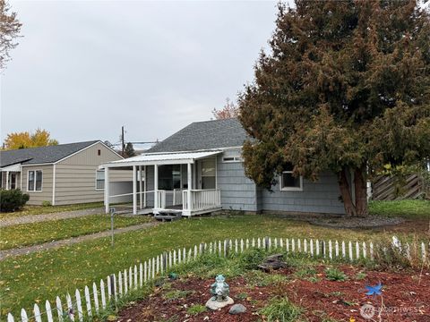 Photo of 1229 C Street SW, Ephrata, WA 98823 (MLS # 2455141)