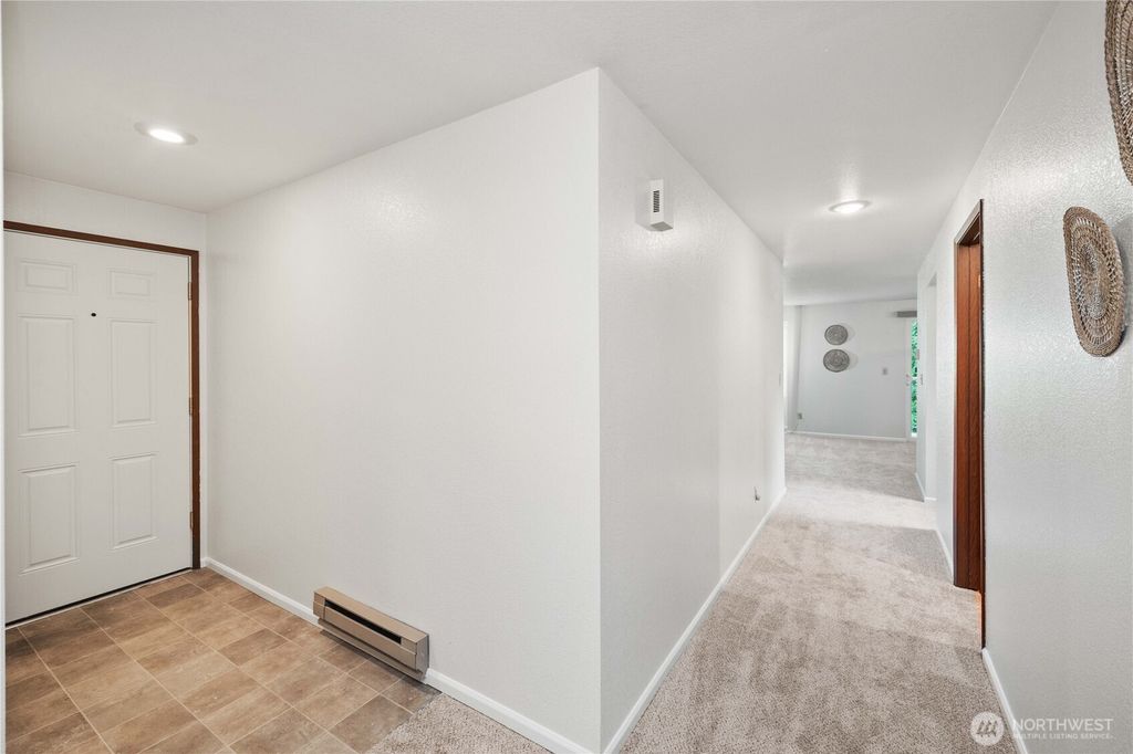 Photo of 200 Mt Park Boulevard SW #A204, Issaquah, WA 98027 (MLS # 2474681)