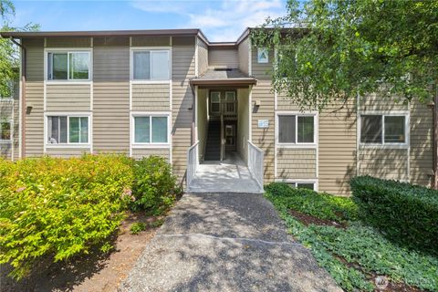 Photo of 200 Mt Park Boulevard SW #A204, Issaquah, WA 98027 (MLS # 2474681)