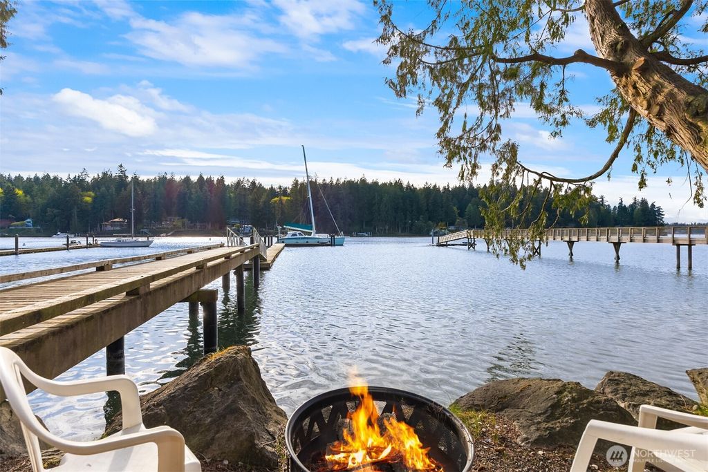 Photo of 6518 NE Monte Vista Drive, Bainbridge Island, WA 98110 (MLS # 2505585)