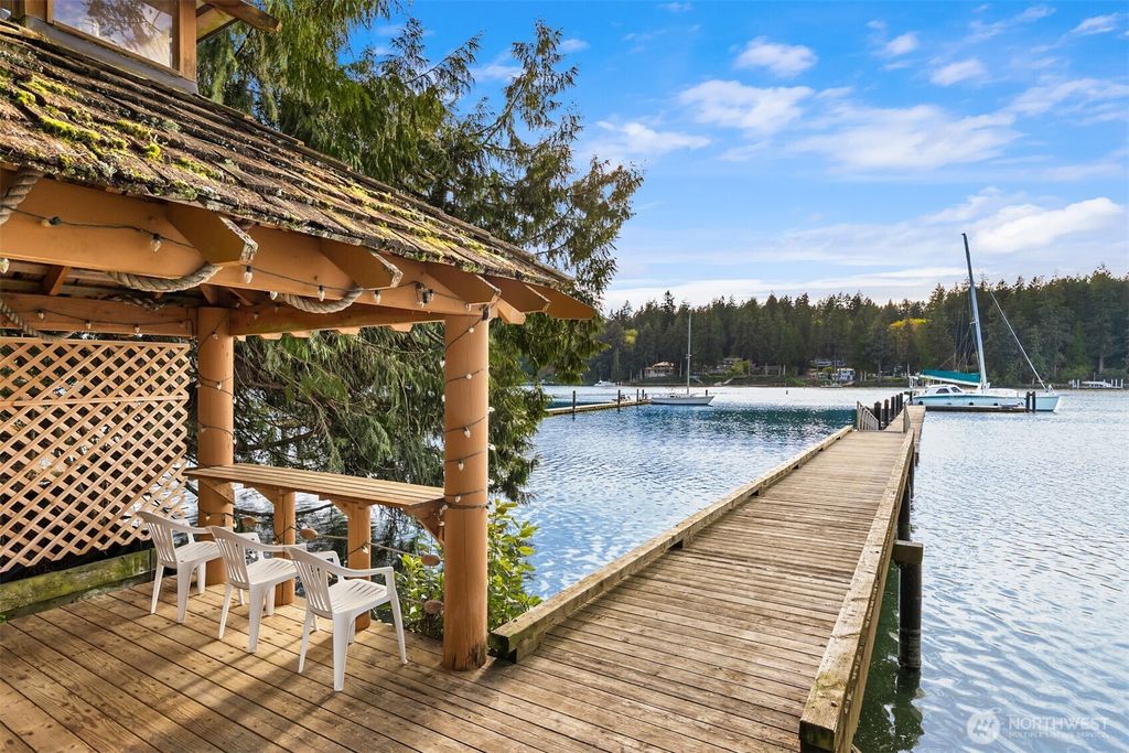 Photo of 6518 NE Monte Vista Drive, Bainbridge Island, WA 98110 (MLS # 2505585)