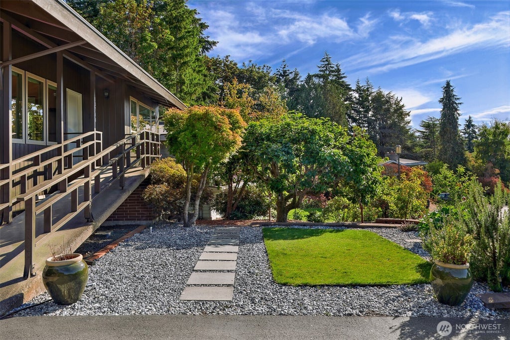 Photo of 13748 16th Avenue SW, Burien, WA 98166 (MLS # 2579180)
