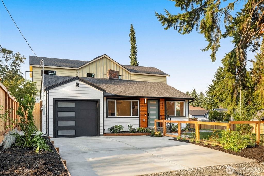 Photo of 922 NE 117th Street, Seattle, WA 98125 (MLS # 2429670)