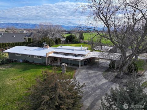 Photo of 1877 SE Bliss Lane, College Place, WA 99324 (MLS # 2483196)