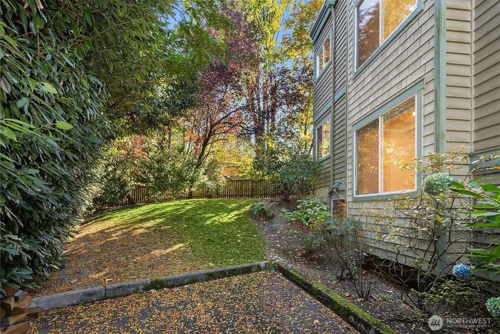 Photo of 112 9th Lane #112, Kirkland, WA 98033 (MLS # 2439266)