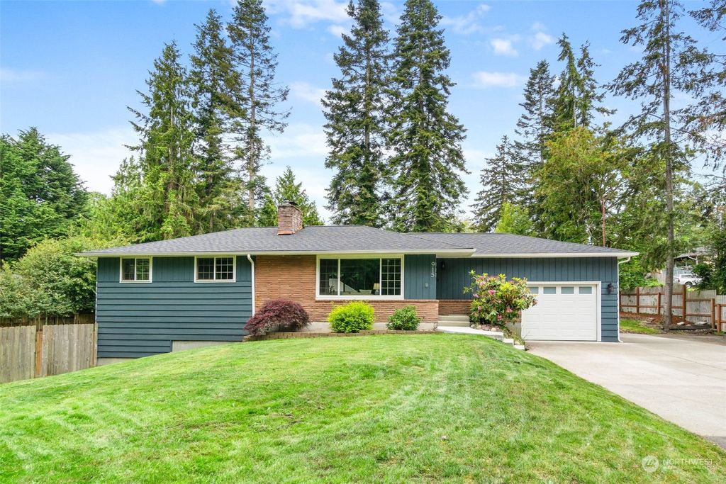 Photo of 915 S 251st Street, Des Moines, WA 98198 (MLS # 2217318)
