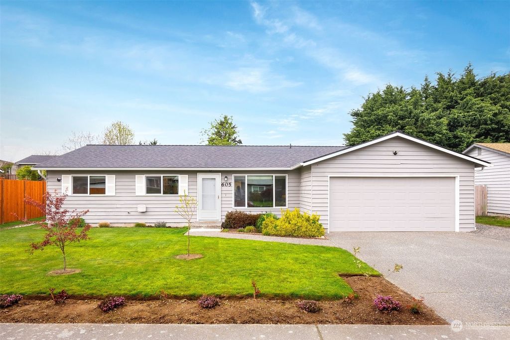 Photo of 605 74th Street SW, Everett, WA 98203 (MLS # 2222740)