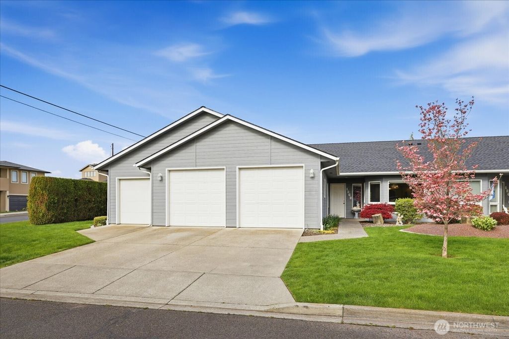 Photo of 1262 Lancer Drive, Walla Walla, WA 99362 (MLS # 2510574)