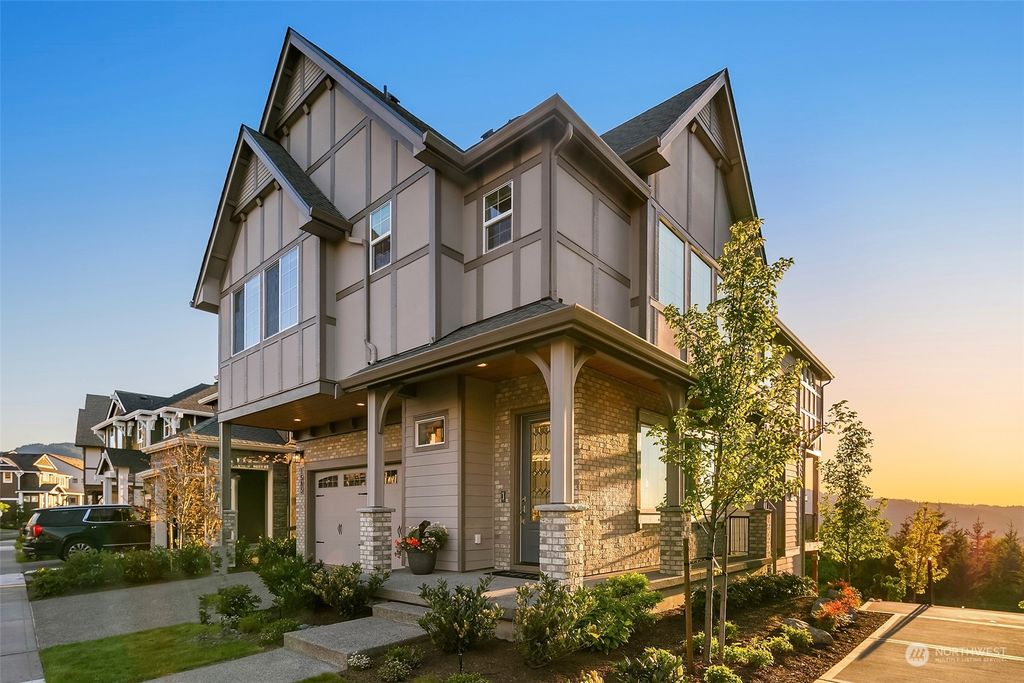 Photo of 1585 Westridge Way NE, Issaquah, WA 98029 (MLS # 2234029)