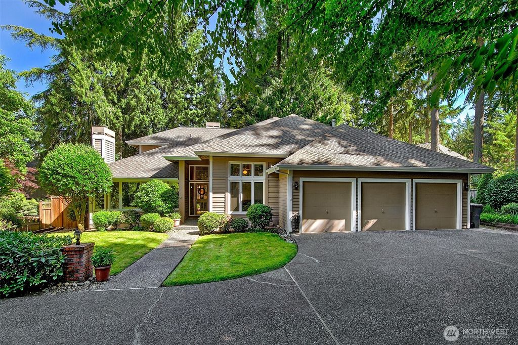 Photo of 22313 NE 31st Street, Sammamish, WA 98074 (MLS # 2390718)
