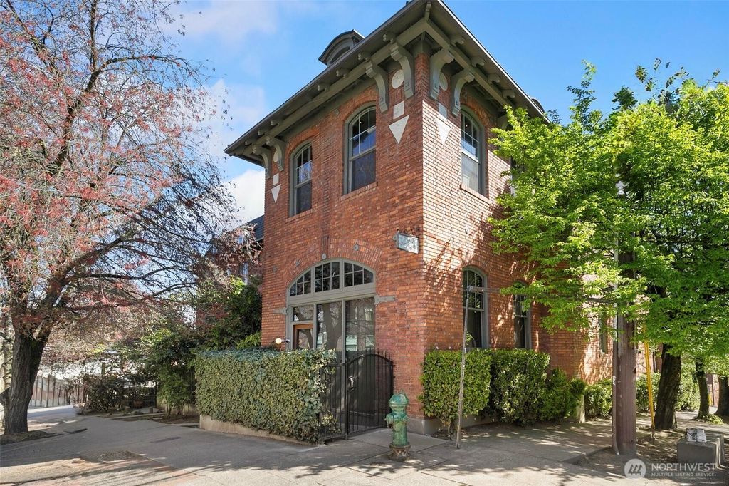 Photo of 1406 Harvard Avenue #16, Seattle, WA 98122 (MLS # 2505104)