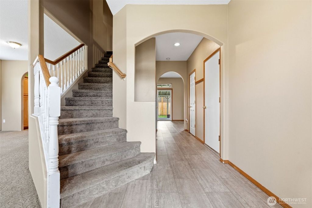 Photo of 16907 NE 9th Street, Vancouver, WA 98684 (MLS # 2509895)