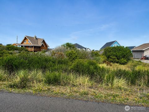 Photo of 420 S Bel Air Loop SW, Ocean Shores, WA 98569 (MLS # 2529963)