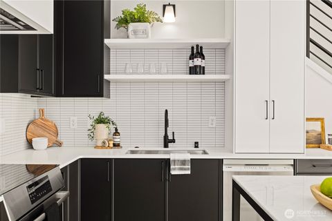 Photo of 2562 W 30th Avenue W, Seattle, WA 98199 (MLS # 2479318)