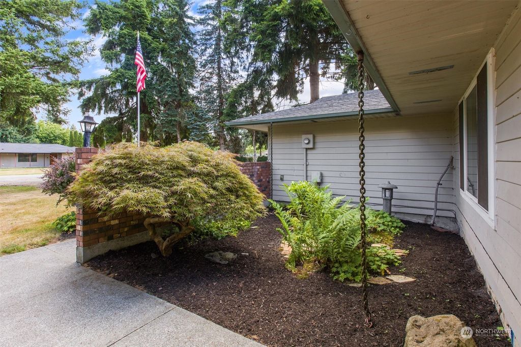 Photo of 5518 133rd Place NE, Marysville, WA 98271 (MLS # 2140068)