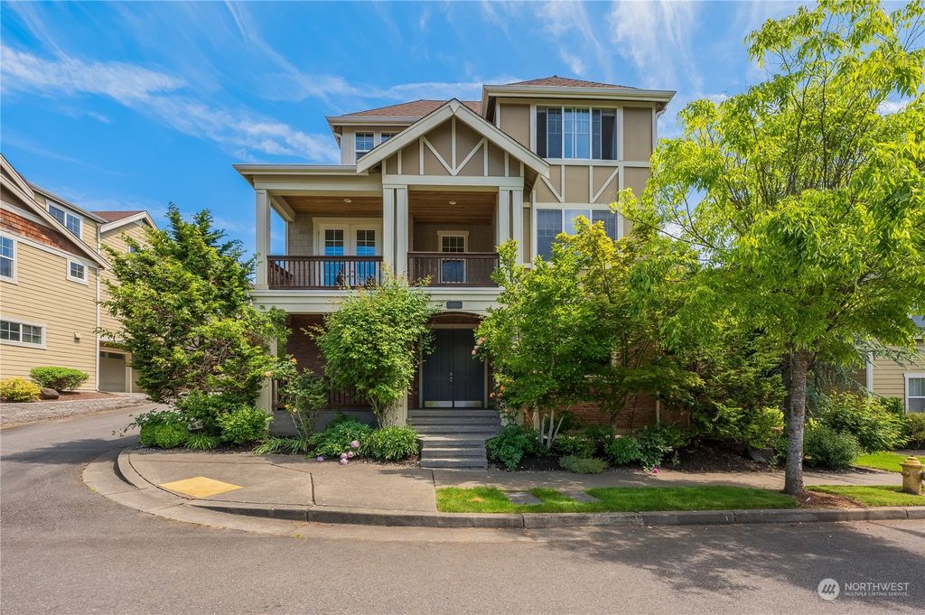 Photo of 10550 155th Avenue NE, Redmond, WA 98052 (MLS # 2072411)