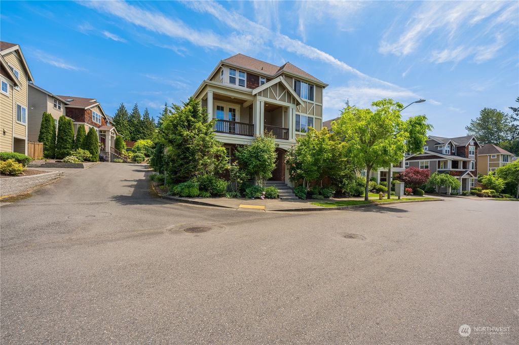 Photo of 10550 155th Avenue NE, Redmond, WA 98052 (MLS # 2072411)