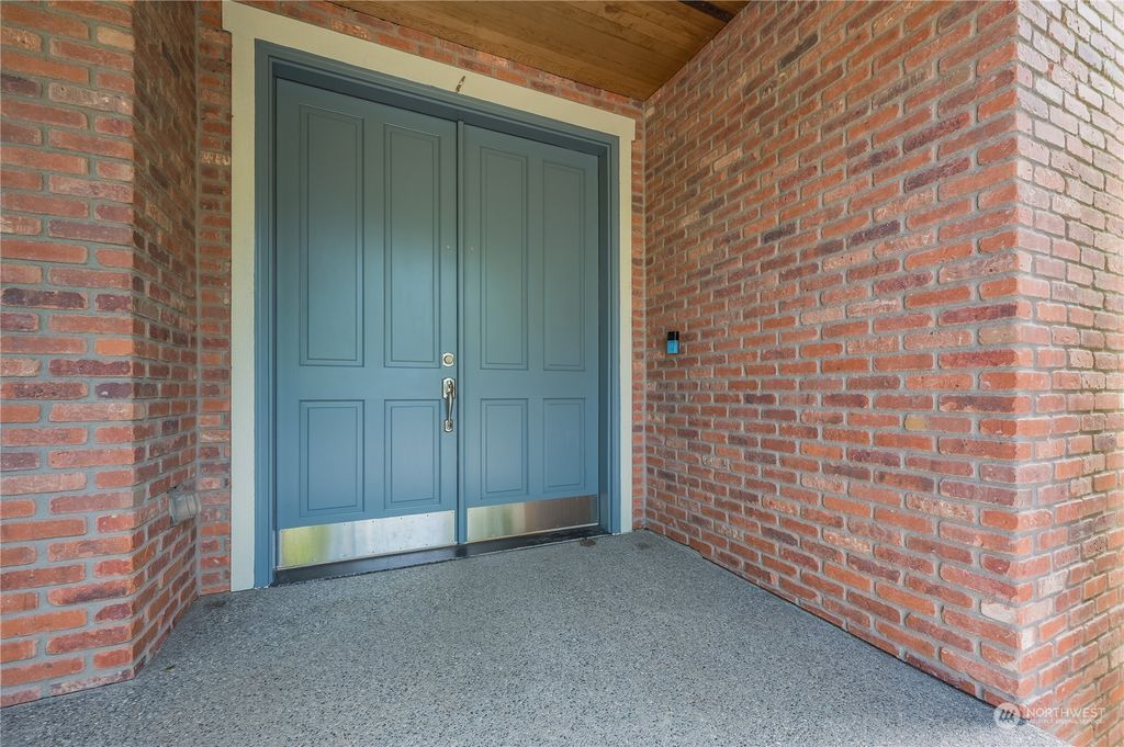 Photo of 10550 155th Avenue NE, Redmond, WA 98052 (MLS # 2072411)