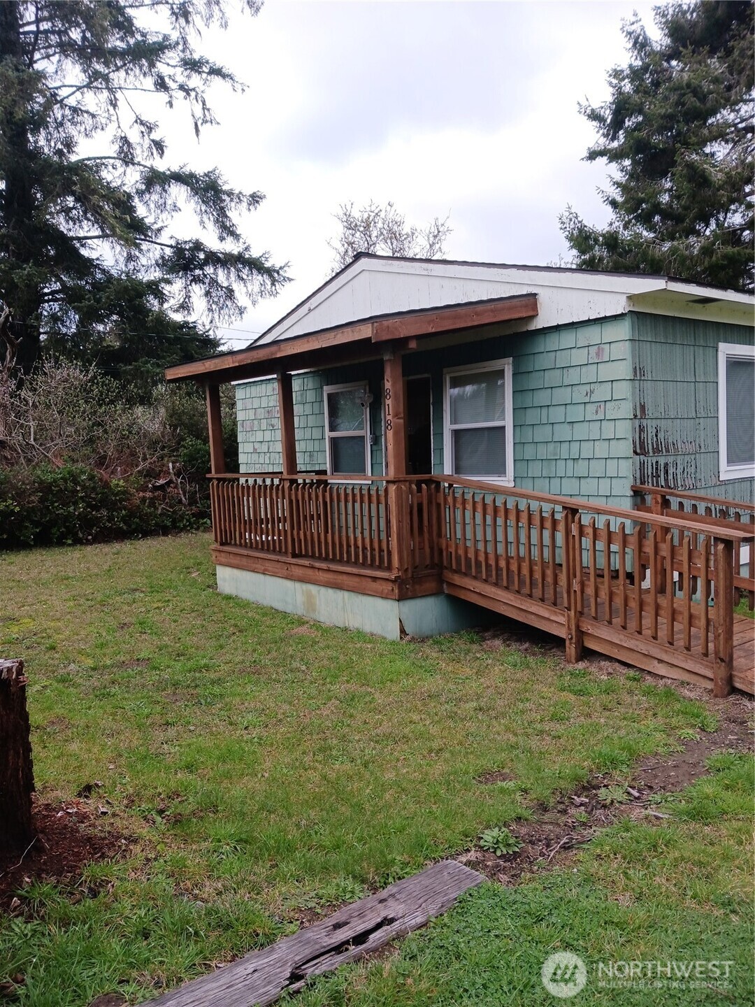 818 W Ocean Avenue