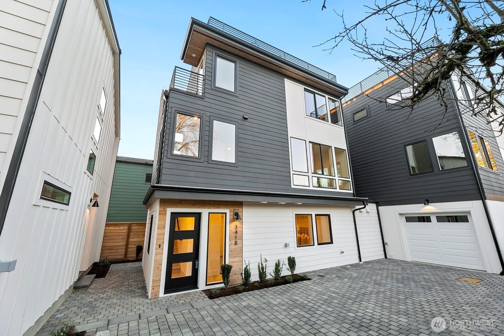 Photo of 339 NE 90th Street #B, Seattle, WA 98115 (MLS # 2332752)