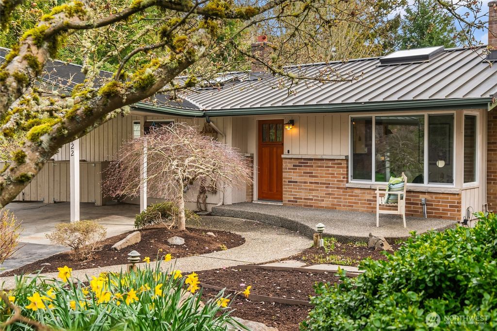 Photo of 13122 16th Avenue SW, Burien, WA 98146 (MLS # 2343605)