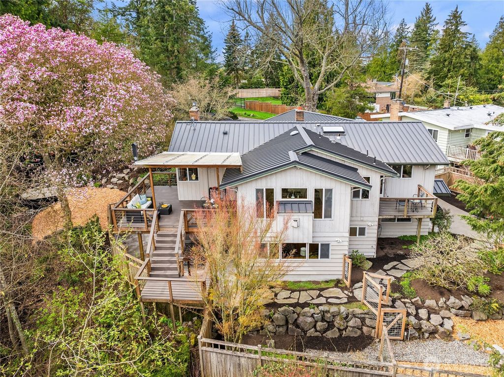 Photo of 13122 16th Avenue SW, Burien, WA 98146 (MLS # 2343605)
