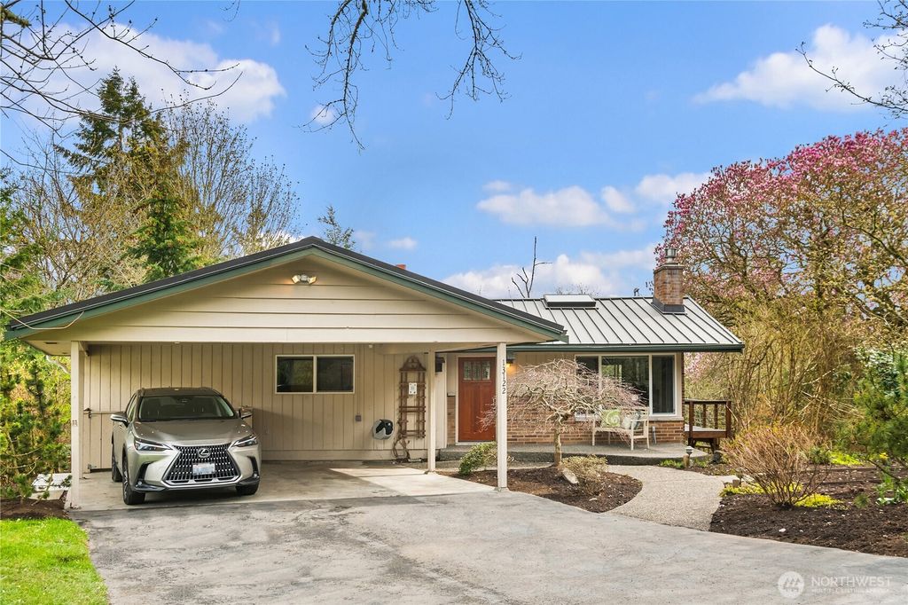 Photo of 13122 16th Avenue SW, Burien, WA 98146 (MLS # 2343605)